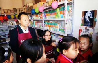 參加社會(huì)公益，為北京金地實(shí)驗(yàn)學(xué)校開(kāi)設(shè)圖書(shū)館、捐書(shū)等